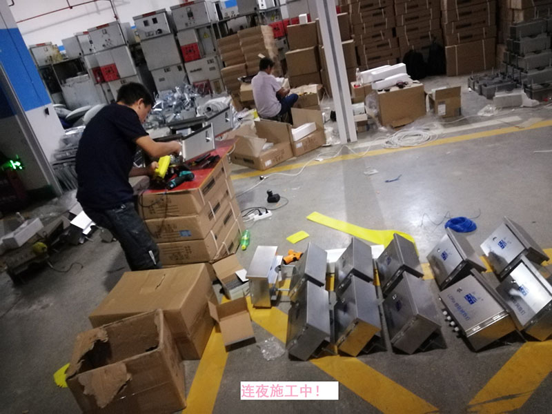 貴州某高校為本校區(qū)內(nèi)600多盞路燈更換LED燈頭及加裝太陽能LORA調(diào)光控制模塊，達到了節(jié)能和智能控制的目的。(圖4)